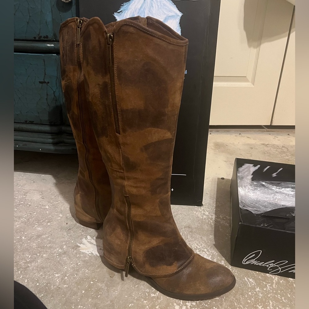 Donald J. Pliner Brown Heeled Boots